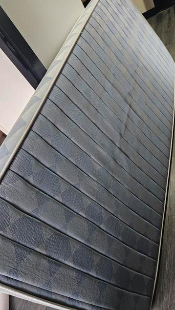 Goed en net 1 pers matras. Alleen gebruikt voor logeer.