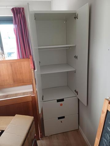 Kinder kleding kast gratis op te halen.