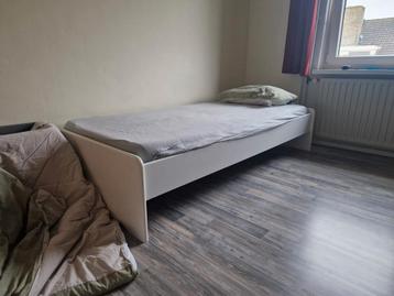 Eenpersoonsbed met matras - Gratis af te halen!