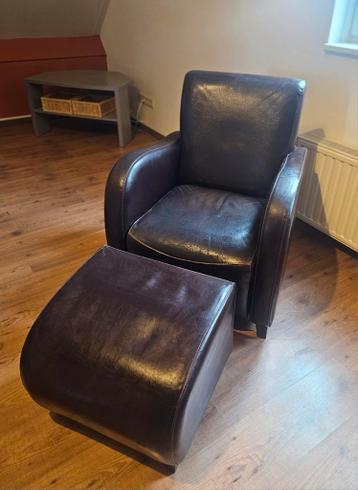 Donkerbruin fauteuil met hooker!