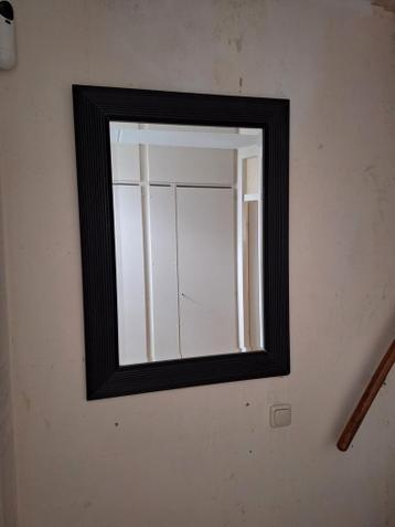 Stijlvolle rechthoekige spiegel met zwarte lijst