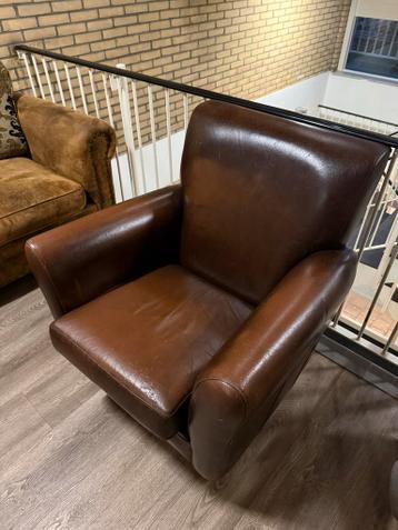 Gratis leren stoel met gebruikssporen