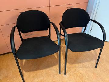 Gratis op te halen twee stevige stabiele stoelen
