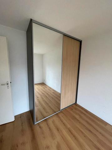Gratis af te halen: Grote kledingkast (240cm hoog)