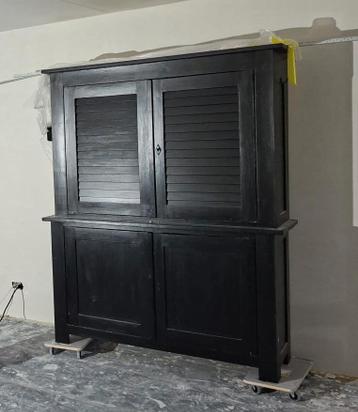 GRATIS Zwarte kast opknappertje nodig