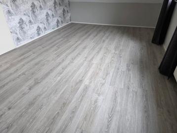 GRATIS Grijs patroon laminaat 7mm dik 20 m2