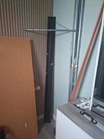 Moderne metalen kapstok