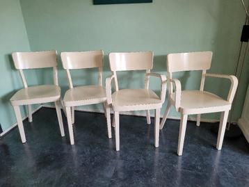 Vier eetkamerstoelen