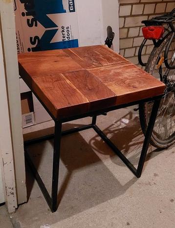 Tafeltje 50x50x50 gratis