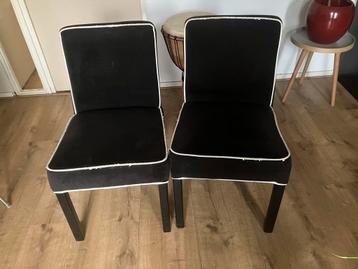 Gratis 2 stoelen (eetkamer of zitkamer)
