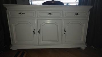 Mooie witte dressoirkast