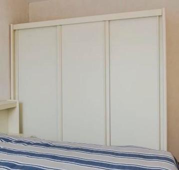 Ruime 3-deurs schuifkast