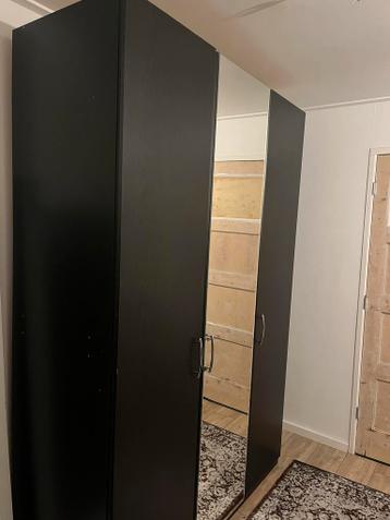 Nette kledingkast - Gratis af te halen!