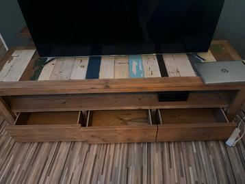 Houten TV-meubel met lades gratis ophalen.