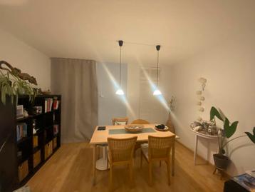 Eettafel blank fineer met glazen plaat. Gratis afhalen.