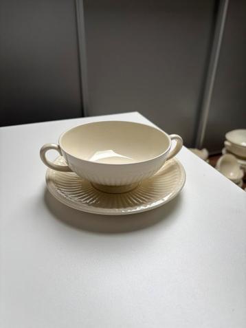 GEZOCHT 2 soepkoppen (zonder schotel) van Wedgwood EDME