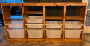 Houten ikeakasten met bakken en planken