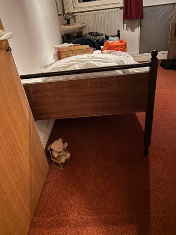 Bed incl beddengoed en dekbed