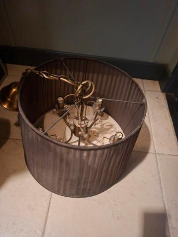 Gratis Elegante kroonluchter met stoffen kap
