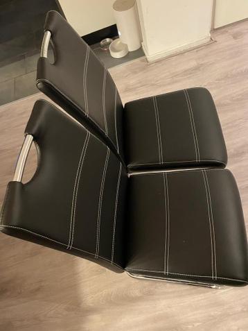 2 Zwarte design stoelen met lederlook