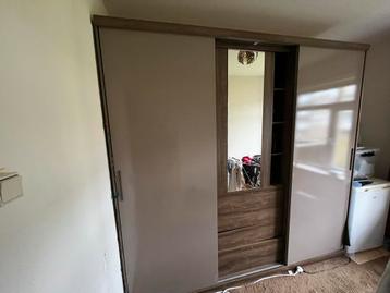 Grote Garderobekast - 240x230x53 cm - Zelf demonteren