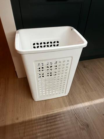Witte kunststof wasmand zonder deksel
