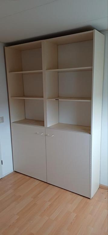 Gratis kast met vakken en deurtjes - Zelf ophalen!