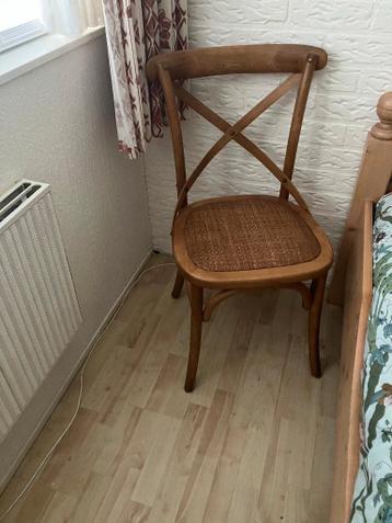 Houten stoel 2x gratis