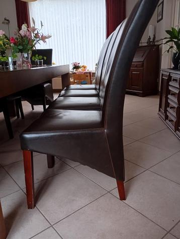 Vijf eetkamerstoelen gratis