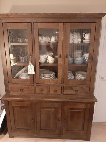 Buffetkast en tv meubel.Gratis af te halen.Vóór 21 februari.