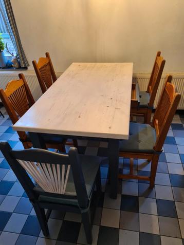 Keukentafel met 5 stoelen