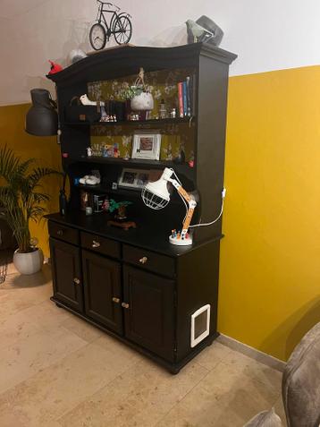 Buffetkast met kattenluik