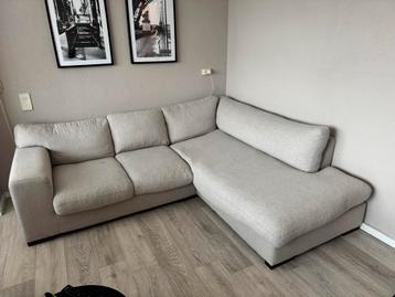 Zandkleurige hoekbank met loungegedeelte gratis af te halen