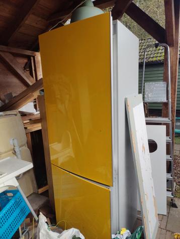 Gele Smeg koelkast/vriezer