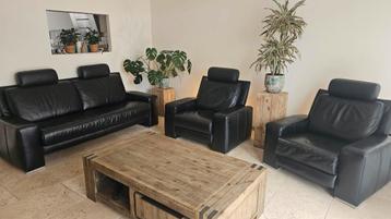 GRATIS Zwarte lederen bank en 2 relaxzetels - 3+1+1