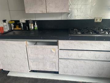 Gratis gebruikte keuken met eiland