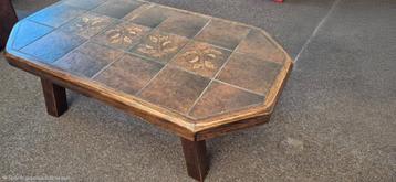 Mooie salontafel met tegels