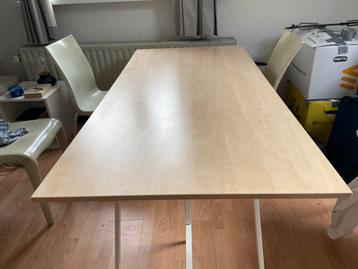 Gratis bureaublad/tafelblad (mogelijkheid voor 3 stoelen)