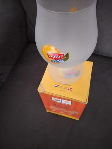 spiegel en theeglazen