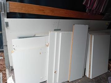 Kastplanken en achterwanden GRATIS.