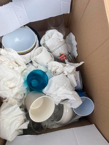 Gratis ophalen doos servies in nette staat