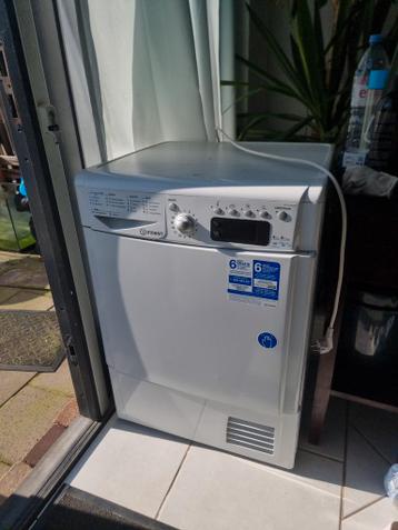 Droger Indesit - IDCE G45X B H