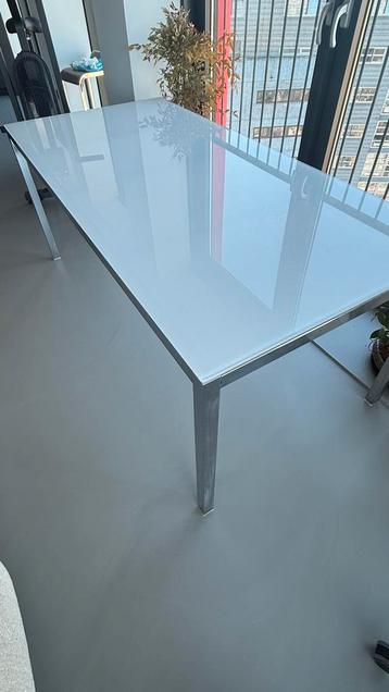 IKEA Eettafel met glazen plaat en chromen frame