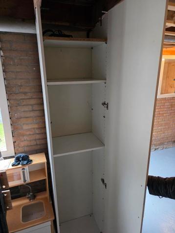 Hoge kast (+-2.20m) - Gratis af te halen