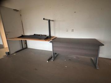Gratis tafels/bureaus ophalen (min. 10) Tilburg
