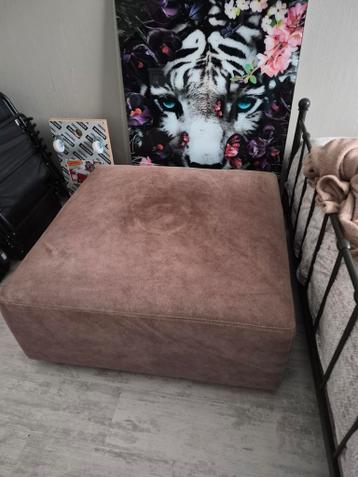 Gratis hocker geschuurd leder grote ca. 1m2