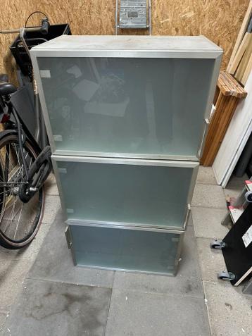 Gratis afhalen 3 stuks bovenkastjes