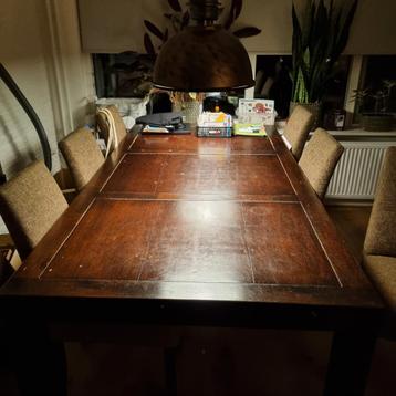 Eettafel met 6 stoelen