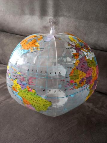 Gratis opblaasbare wereldbol