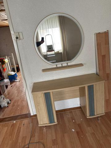 Toilet spiegel met kast